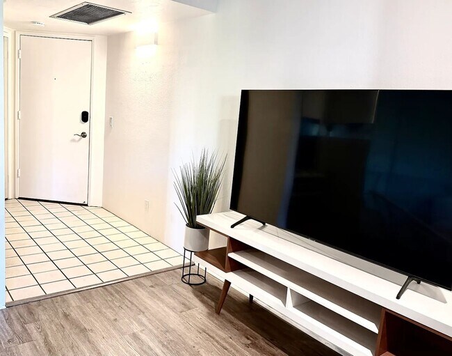 Foto del edificio - 5300 E Waverly Dr