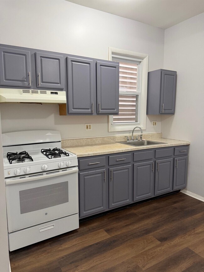 Foto del edificio - 756 Irving Pl