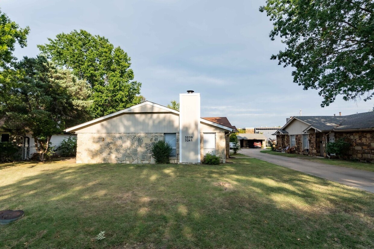 Primary Photo - 3239 S Joplin Ave