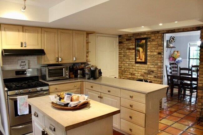 Building Photo - 10 Evergreen Drive, Lake Park, FL 33403