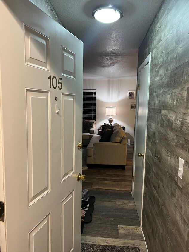 Primary Photo - 4820 S Highland Cir