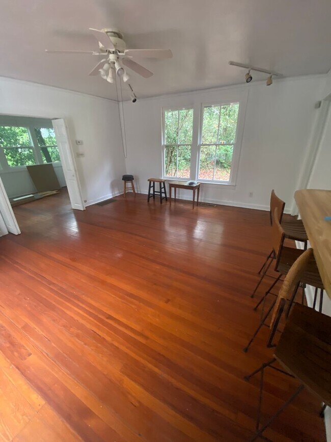 Building Photo - Beautiful Studio Style Single Family Home ...