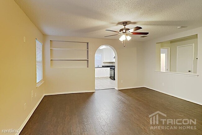 Building Photo - 910 Pryor Dr