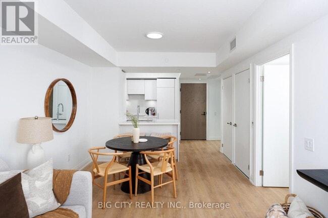 Building Photo - 36-836 Brentcliffe Rd