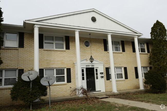 Entrance - Hillcrest Apartments