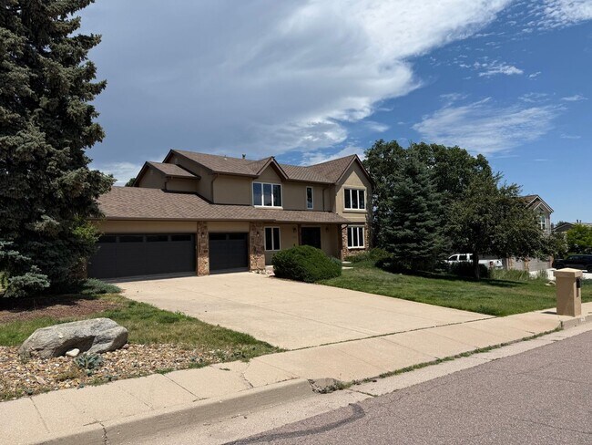 Foto del edificio - 5BD/4BA/3 car garage w Flat Yard Cheyenne ...