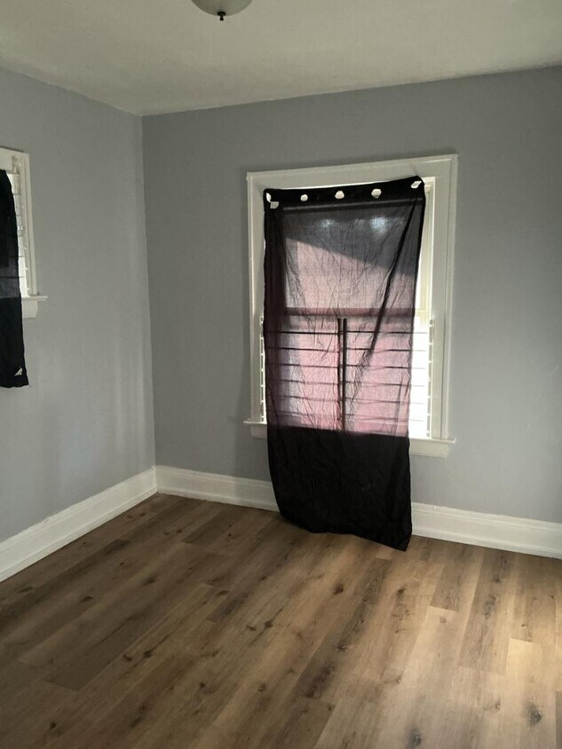 Building Photo - 9405 Gibson Ave