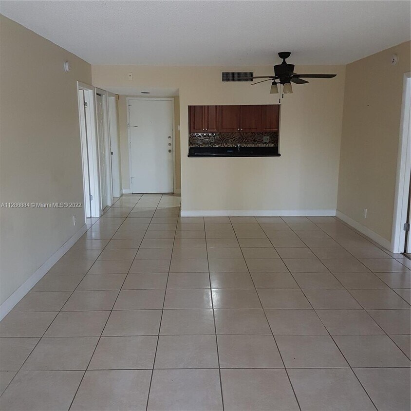 100 Lakeview Dr Unit 218, Weston, FL 33326 Condo for Rent in Weston