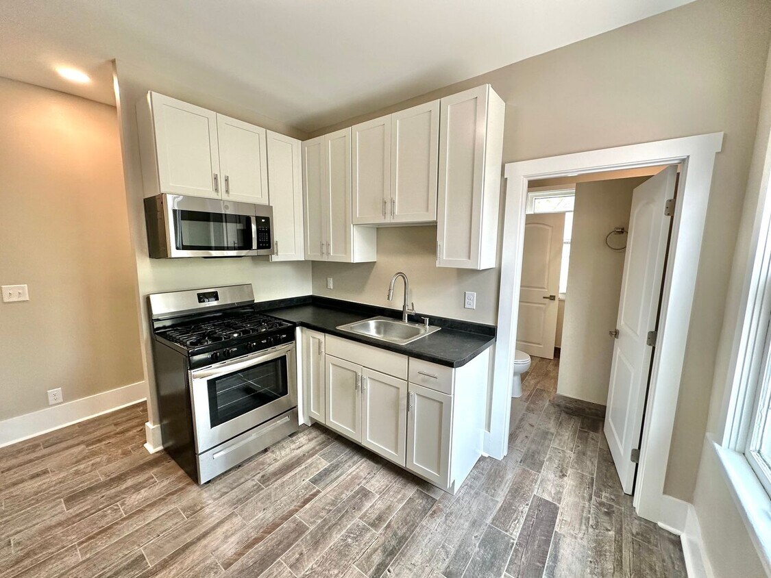 Foto principal - 1811 N Warren Ave