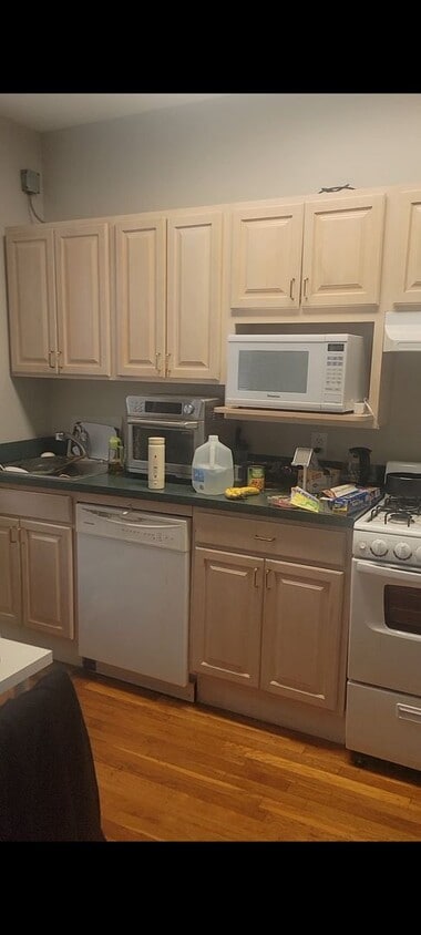 Primary Photo - Amazing 1 Bed in Harvard Square available Now