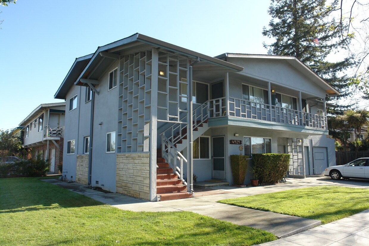 Primary Photo - 4525 Moorpark Ave
