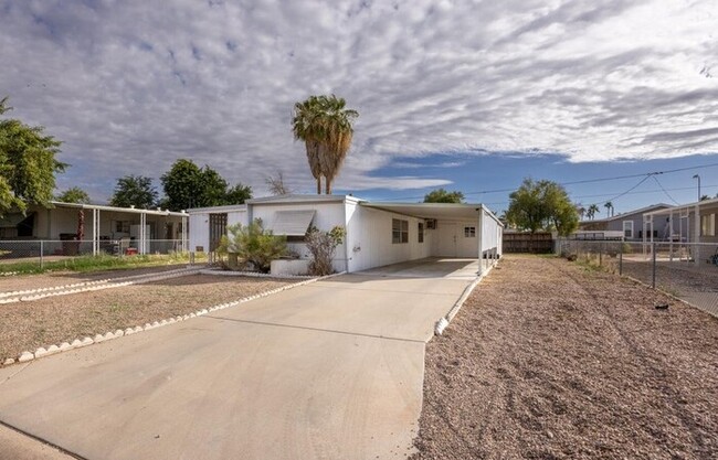 Building Photo - Mobile Home with 3 bedrooms 1 baths, Big Yard