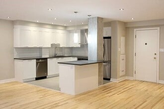 Building Photo - 3468 Rue Drummond