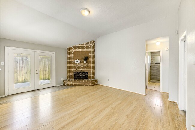 Foto del edificio - 5207 Beaverhill Dr