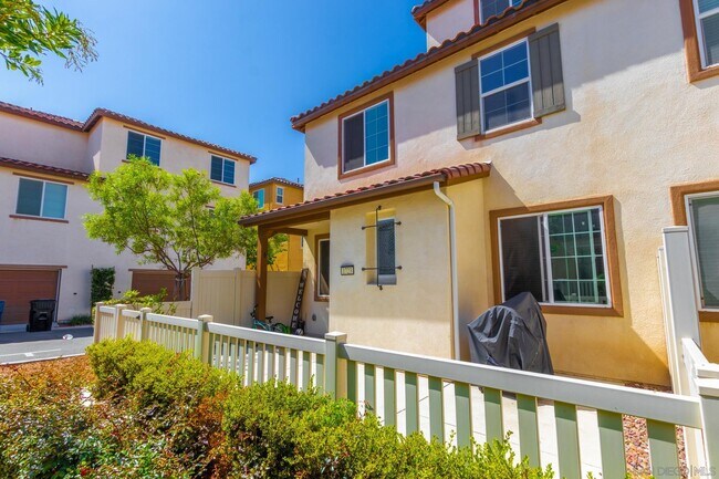 Building Photo - 1723 Pantai Ave