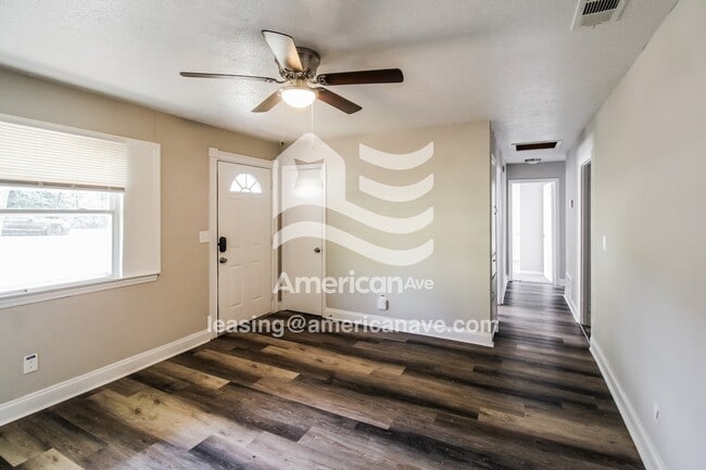 Foto del edificio - 847 Mcpherson Dr