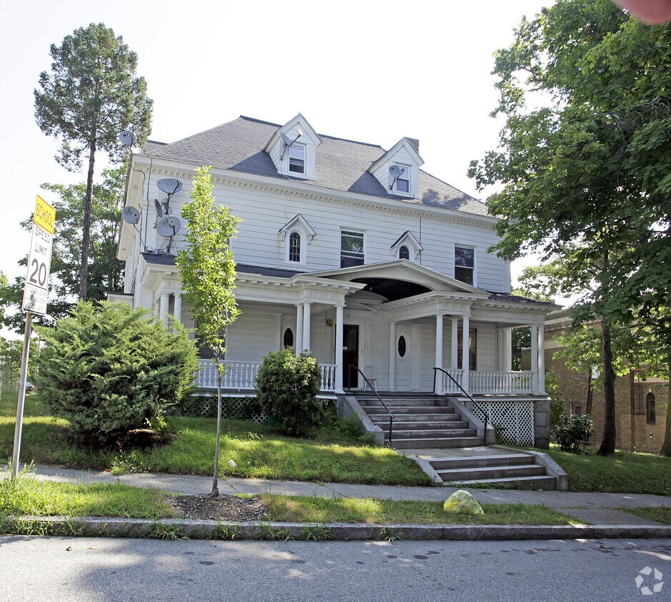 Building Photo - 6 Oberlin St