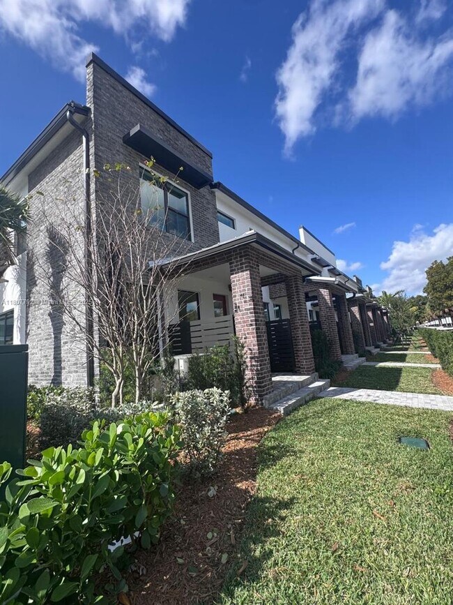 Foto del edificio - 750 NW 82nd Ave