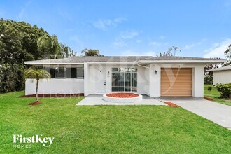 Building Photo - 305 NE Floresta Dr