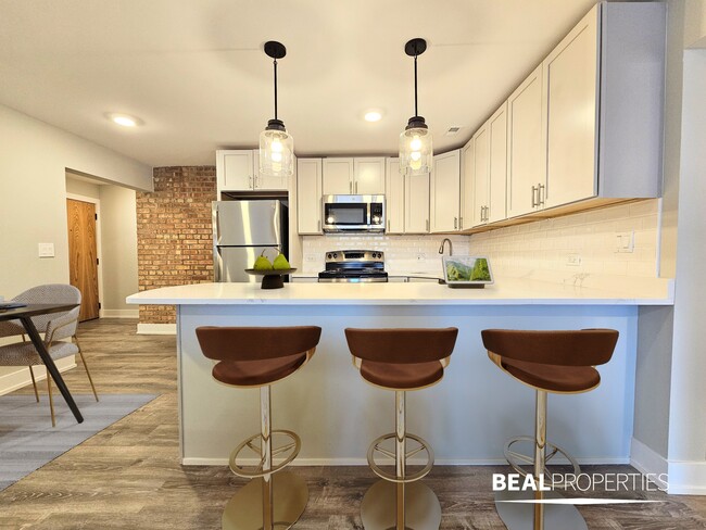 Building Photo - 1220 N LaSalle