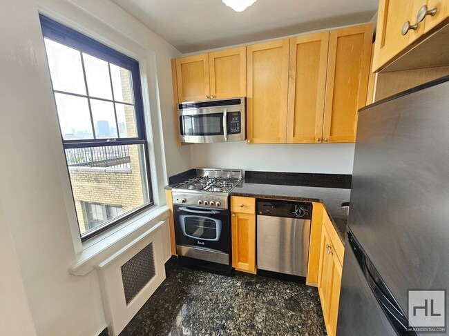 Building Photo - tudio Apartment in West Village | 13th Flo...