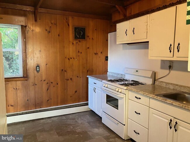 Foto del edificio - 1028 Mantua Pike