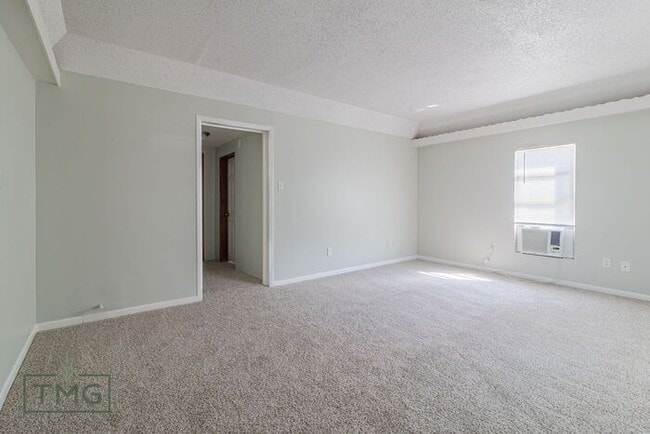Building Photo - Spacious 2 Bed + Flex Space – Perfect Room...