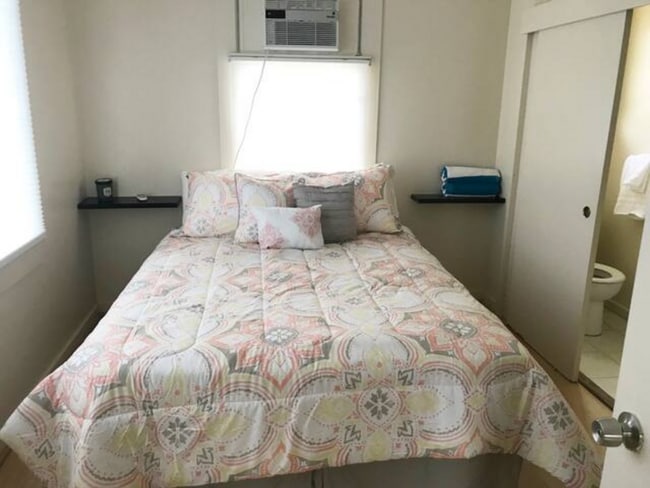 Building Photo - Pet-Friendly 1BR in Honolulu’s Kapahulu Ar...