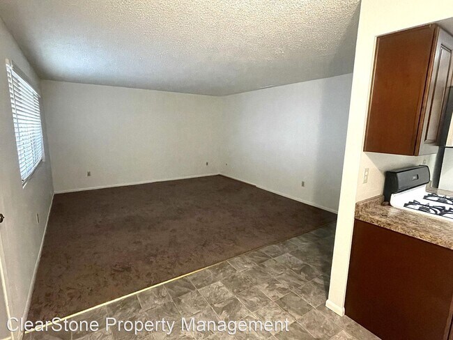 Foto del edificio - 1 br, 1 bath House - 15131 Victory Blvd Un...