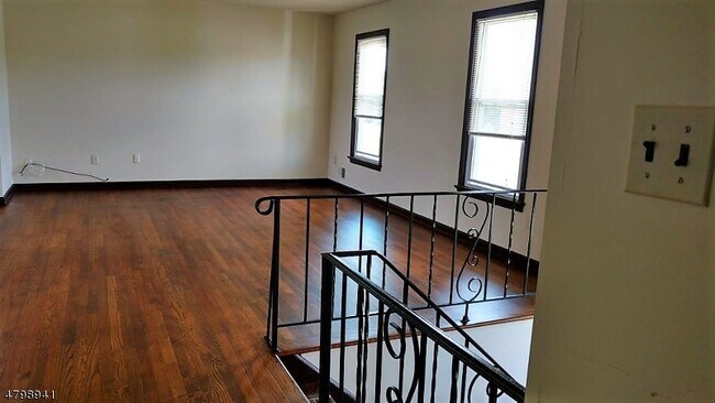 Foto del edificio - 576 New Center Rd