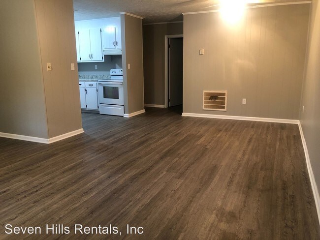 Building Photo - 515 Chateau Dr SE