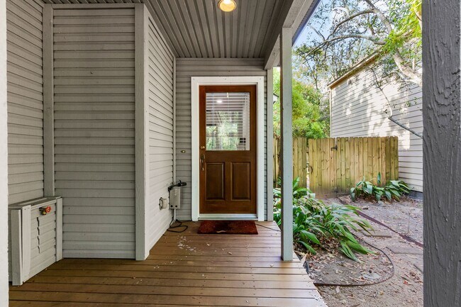 Foto del edificio - 15 Breezy Point Pl