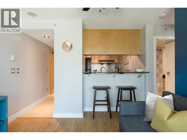 Building Photo - 1003 Burnaby St