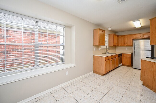 Building Photo - 19810 Laurel Trail Dr