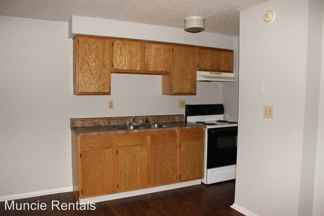 Building Photo - 1 br, 1 bath Apartment - 2600 W 12TH ST.