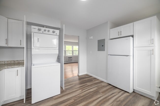 Building Photo - Pinewood Apartments