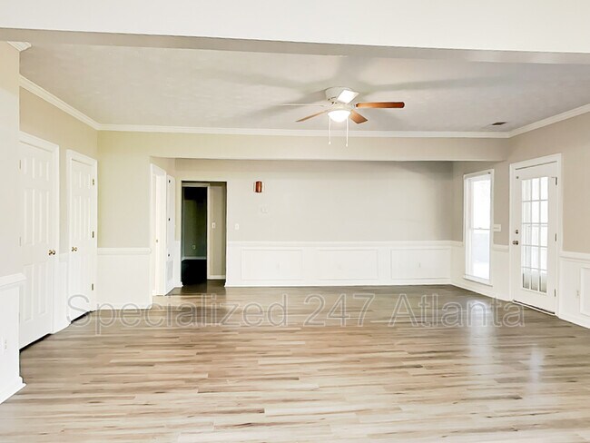 Building Photo - 2112 Fairway Ct SE