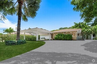 Building Photo - 8118 Los Pinos Blvd