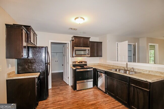 Building Photo - 153 Colony Park Ln
