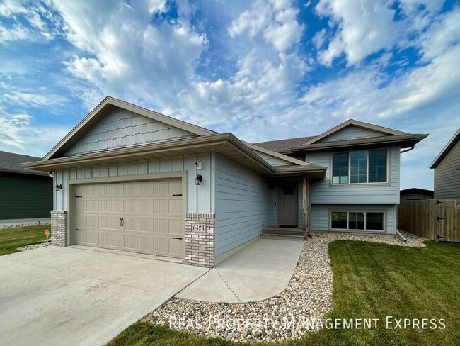 Building Photo - 4 Bedroom 3 Bathroom Home for Rent