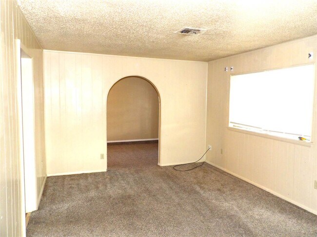 Building Photo - 4626 SW J Ave