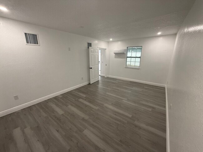 Foto del edificio - 2331 Glenridge Dr