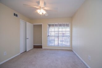 Building Photo - 425 Emerson St