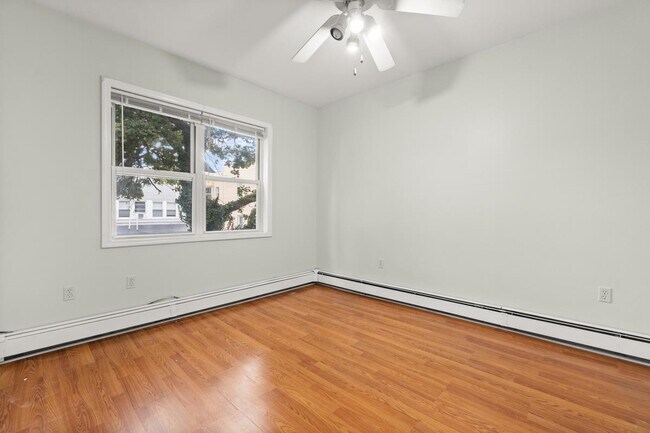 Building Photo - 32 E 47th St