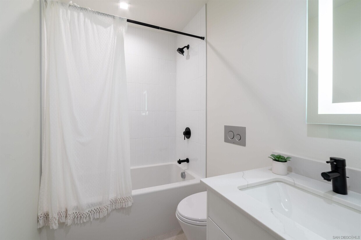 1111 Torrey Pines Rd Unit 201, San Diego, CA 92037 Room for Rent in