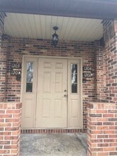 Building Photo - 810 Highland Dr