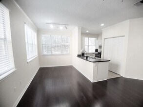 Building Photo - 860 N Orange Ave
