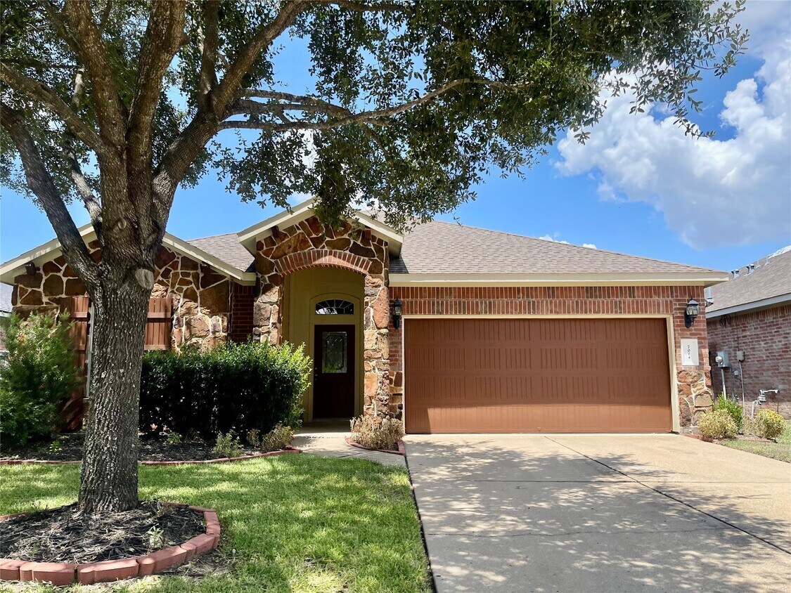 Foto principal - 7014 Raven Cliffs Ln