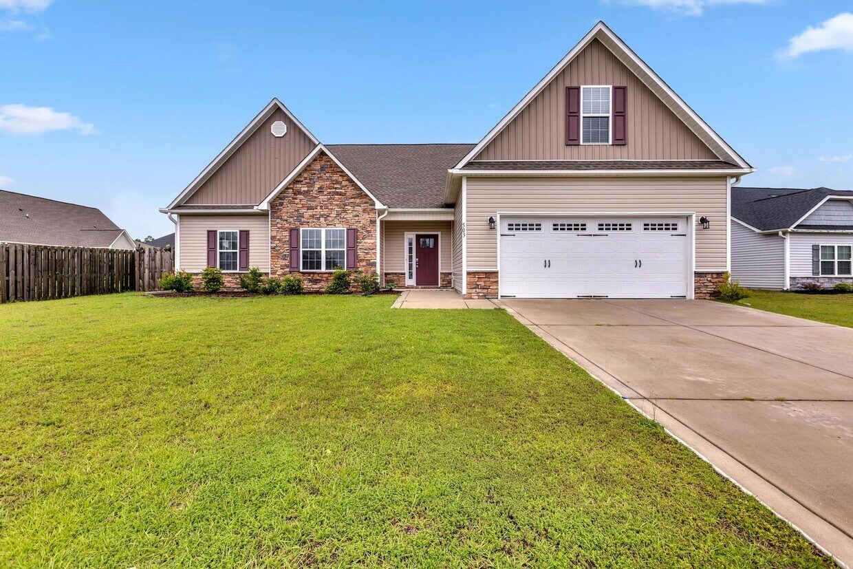 Primary Photo - Large 4 bedroom home available now!