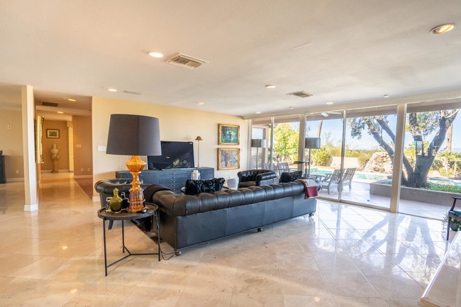 Building Photo - 6235 E Quartz Mountain Rd